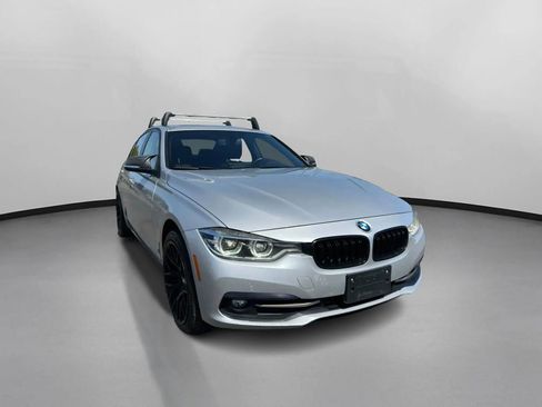 Used 2018 BMW 330i xDrive Sedan AWD/4WD image 3