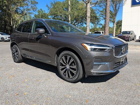 Certified 2022 Volvo XC60 B5 Inscription w/ Advanced Package image 2