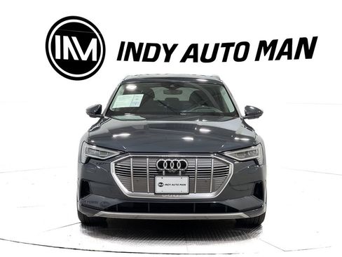 Used 2019 Audi e-tron Prestige w/ Prestige Package image 9