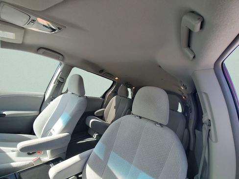 Used 2013 Toyota Sienna LE w/ Towing Pkg image 20