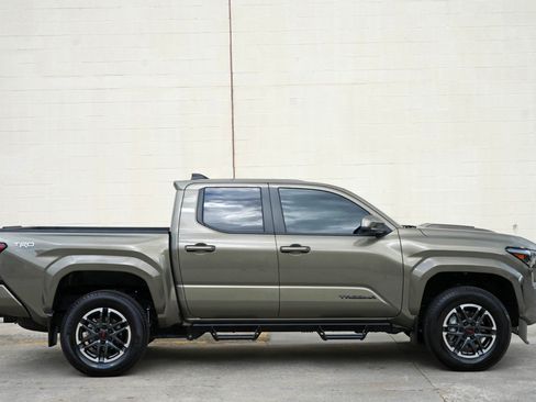 Used 2024 Toyota Tacoma TRD Sport RWD image 49