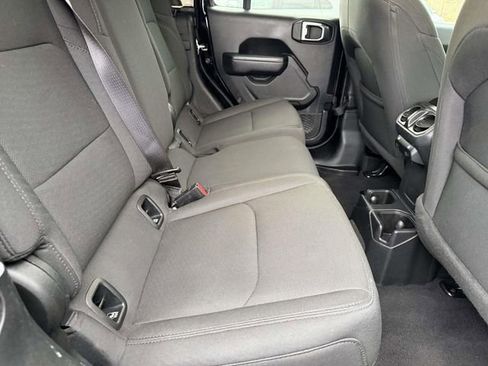 Used 2023 Jeep Gladiator Sport image 9