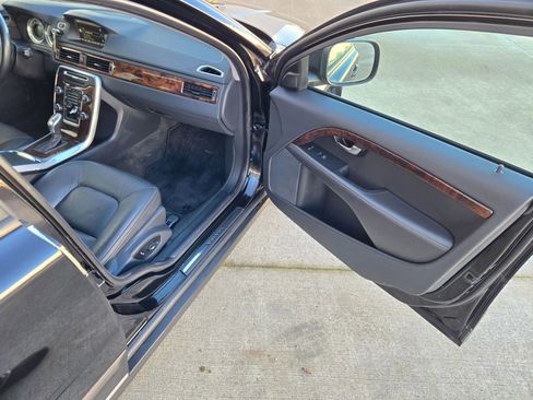 Used 2013 Volvo XC70 3.2 image 19