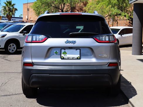Used 2019 Jeep Cherokee Latitude Plus w/ Comfort/Convenience Group FWD image 11