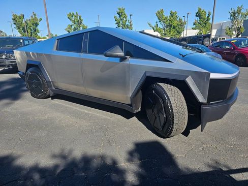 Used 2024 Tesla Cybertruck AWD Crew Cab image 5
