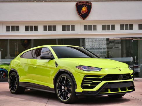 Used 2022 Lamborghini Urus image 1
