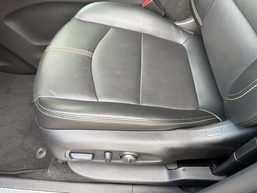 Certified 2024 Chevrolet Equinox Premier w/ LPO, Cargo Package FWD image 21