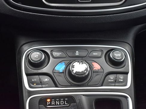 Used 2016 Chrysler 200 Limited FWD image 13