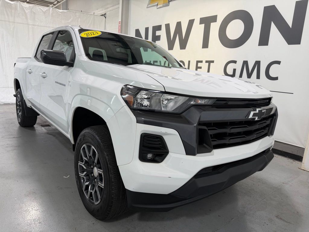 Used 2023 Chevrolet Colorado LT w/ LT Convenience Package II AWD/4WD image 38