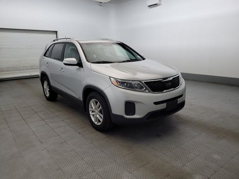 Used 2015 Kia Sorento LX AWD/4WD image 13
