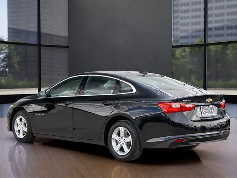 Used 2024 Chevrolet Malibu LS image 3