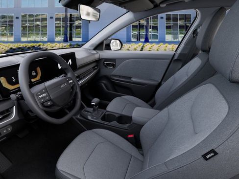 New 2025 Kia K4 LXS image 17