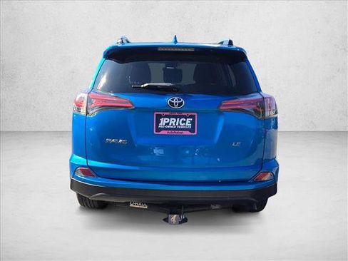Used 2018 Toyota RAV4 LE image 7