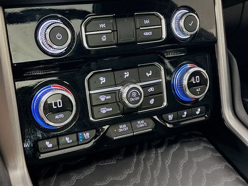 Used 2024 GMC Yukon Denali w/ Advanced Technology Package AWD/4WD image 16