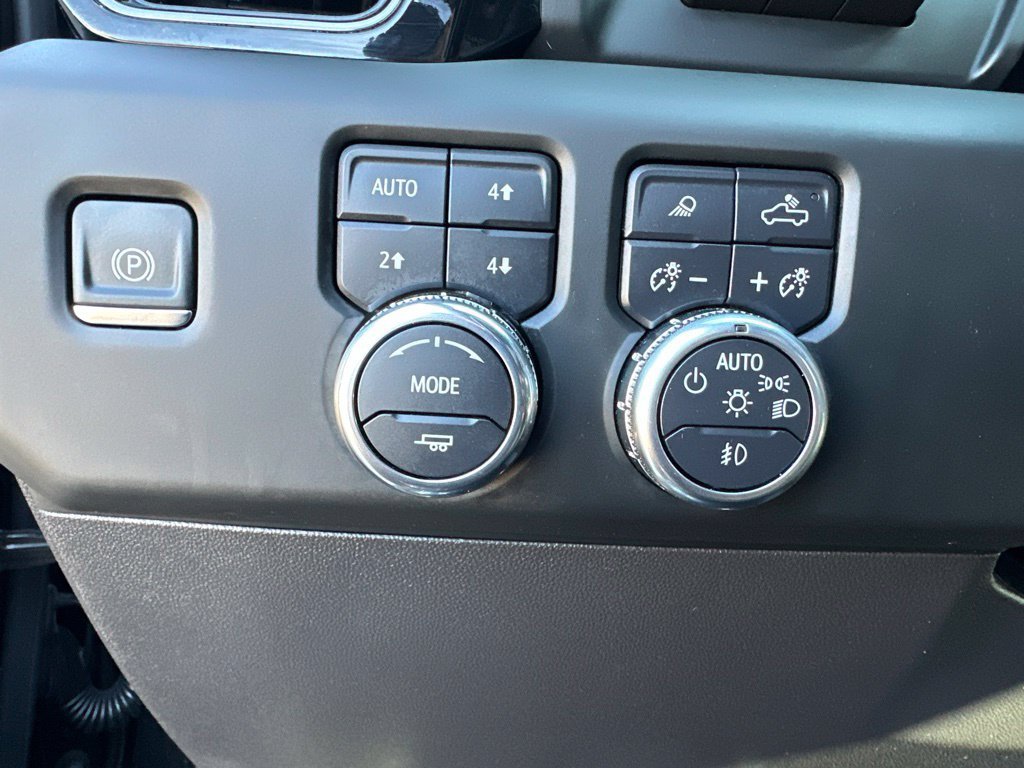 Used 2024 GMC Sierra 1500 AT4 w/ Technology Package AWD/4WD image 12