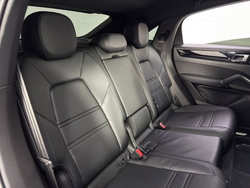 Used 2023 Porsche Cayenne Coupe image 42