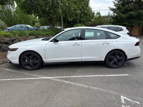 Used 2023 Honda Accord Sport image 3