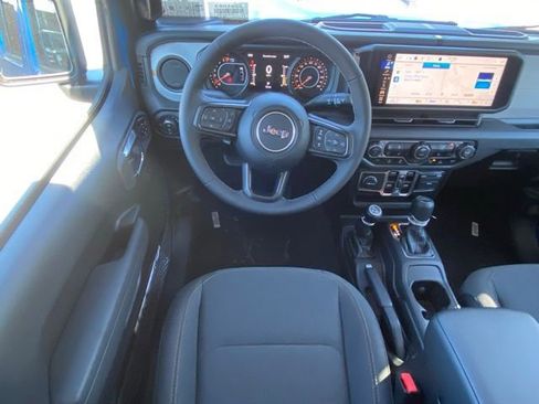 New 2025 Jeep Gladiator Sport image 36