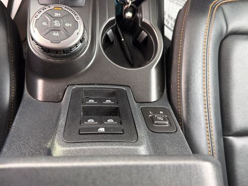 Used 2022 Ford Bronco Badlands image 19