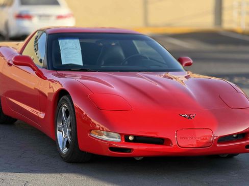Used 2000 Chevrolet Corvette Coupe w/ Memory Pkg RWD image 4