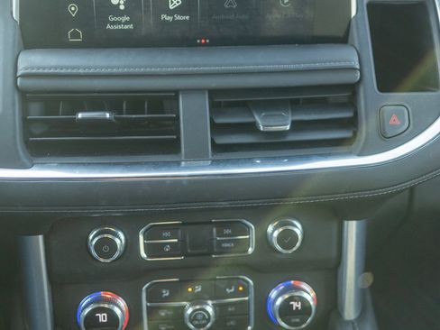 Used 2023 GMC Yukon XL SLE image 5