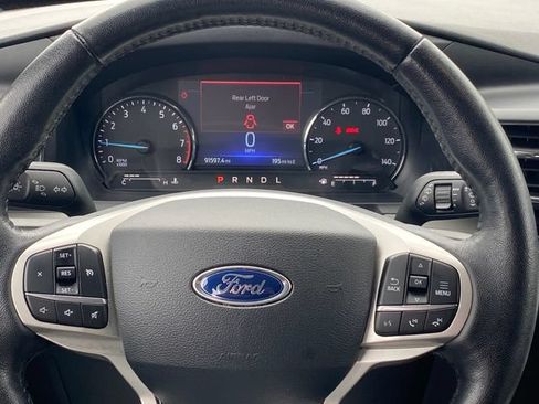 Used 2023 Ford Explorer XLT w/ Equipment Group 202A AWD/4WD image 9