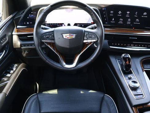 Used 2024 Cadillac Escalade Premium Luxury AWD/4WD image 15