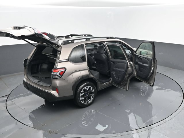 Used 2025 Subaru Forester Premium AWD/4WD image 29