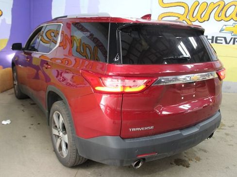 Used 2018 Chevrolet Traverse LT w/ LPO, Floor Liner Package FWD image 6