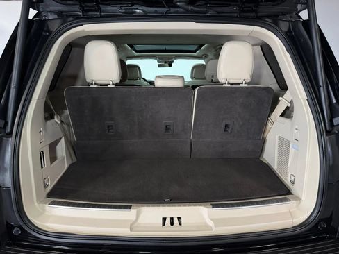 Used 2018 Lincoln Navigator Select AWD/4WD image 13