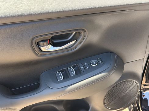 Used 2024 Honda HR-V EX-L image 11