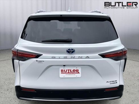 Certified 2024 Toyota Sienna Platinum image 4