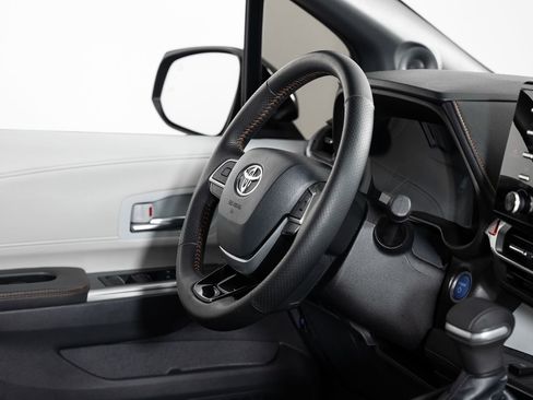 Used 2022 Toyota Sienna XSE w/ XSE Plus Package image 26