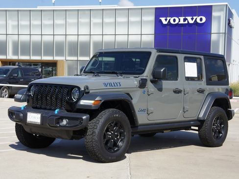 Used 2023 Jeep Wrangler Unlimited image 2