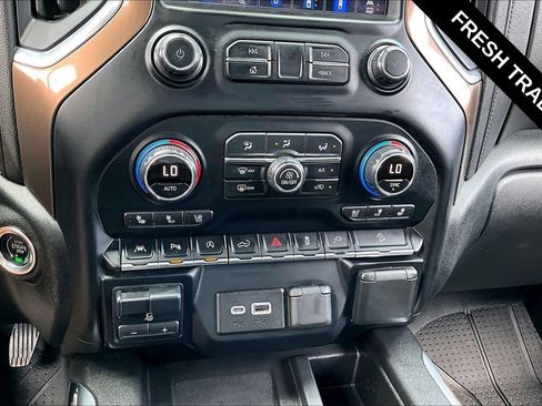 Used 2020 Chevrolet Silverado 1500 High Country w/ Technology Package AWD/4WD image 17