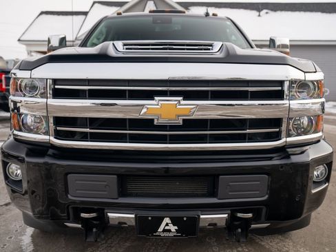Used 2019 Chevrolet Silverado 2500 High Country w/ Duramax Plus Package image 9