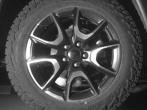 Used 2025 Jeep Compass Trailhawk AWD/4WD image 15