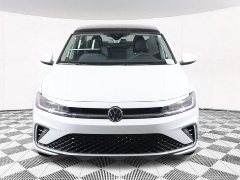 New 2025 Volkswagen Jetta SE image 18