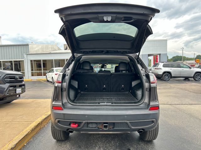 Used 2019 Jeep Cherokee Trailhawk AWD/4WD image 9