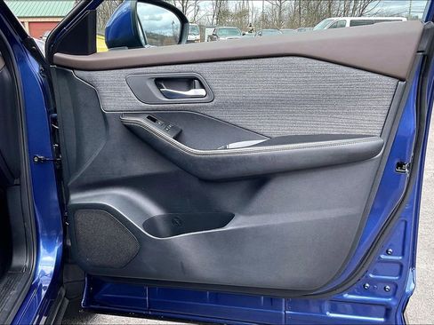 Used 2023 Nissan Rogue SV image 23