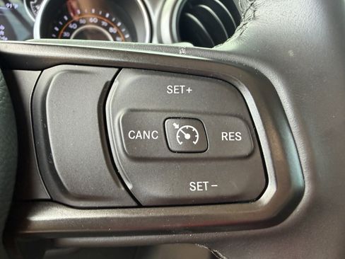 Used 2022 Jeep Gladiator Sport AWD/4WD image 46