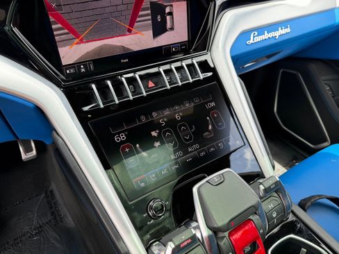 Used 2020 Lamborghini Urus AWD/4WD image 33