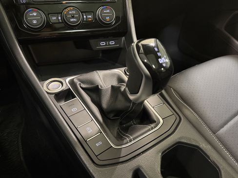 Used 2024 Volkswagen Jetta SE w/ Panoramic Sunroof Package FWD image 17