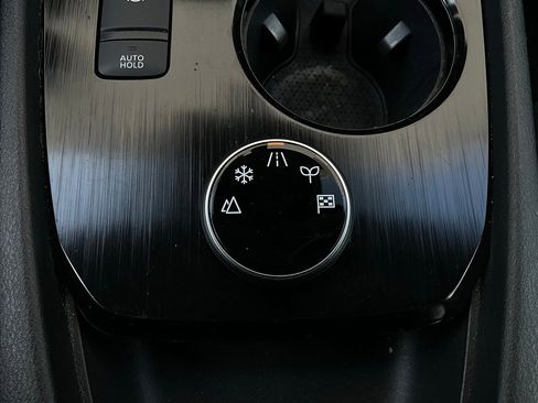 Used 2023 Nissan Rogue S image 22