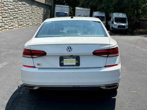 Used 2022 Volkswagen Passat 2.0T SE FWD image 7