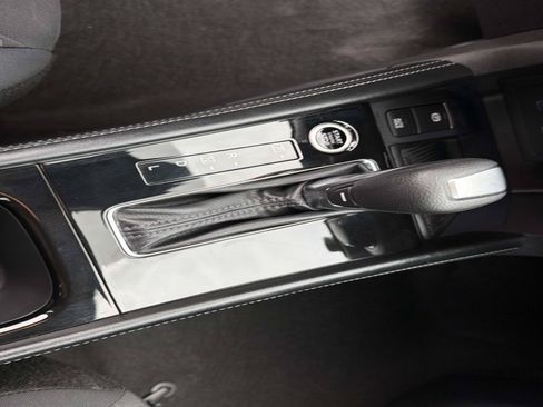 Used 2023 Nissan Kicks SR FWD image 23