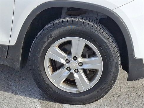 Used 2017 Chevrolet Trax LT w/ LT Convenience Package image 8