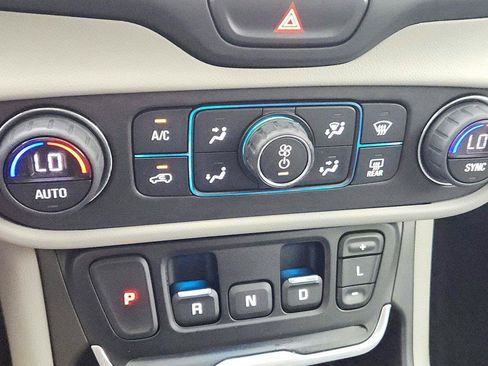 Used 2020 GMC Terrain SLE w/ Driver Convenience Package FWD image 28