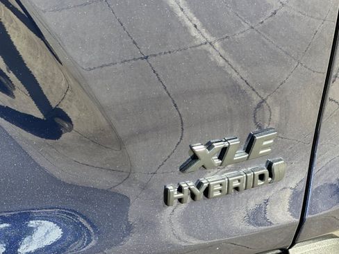 Used 2021 Toyota RAV4 XLE Premium image 27