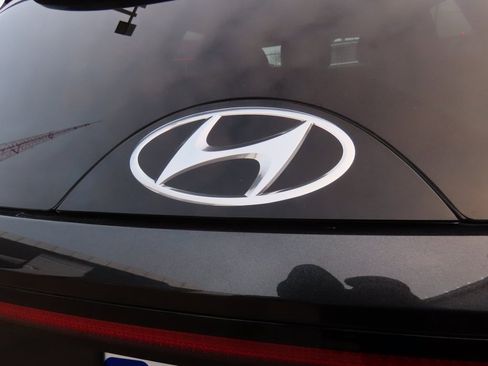 Used 2023 Hyundai Tucson Limited image 17